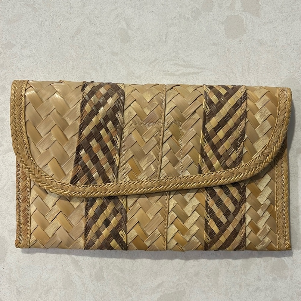 Bahamian straw envelope clutch